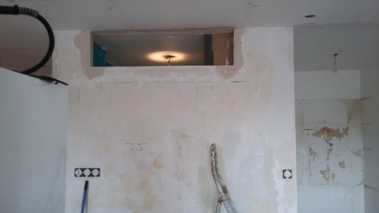 ouverture mur salle de bain pour vitrage en puits de lumière 