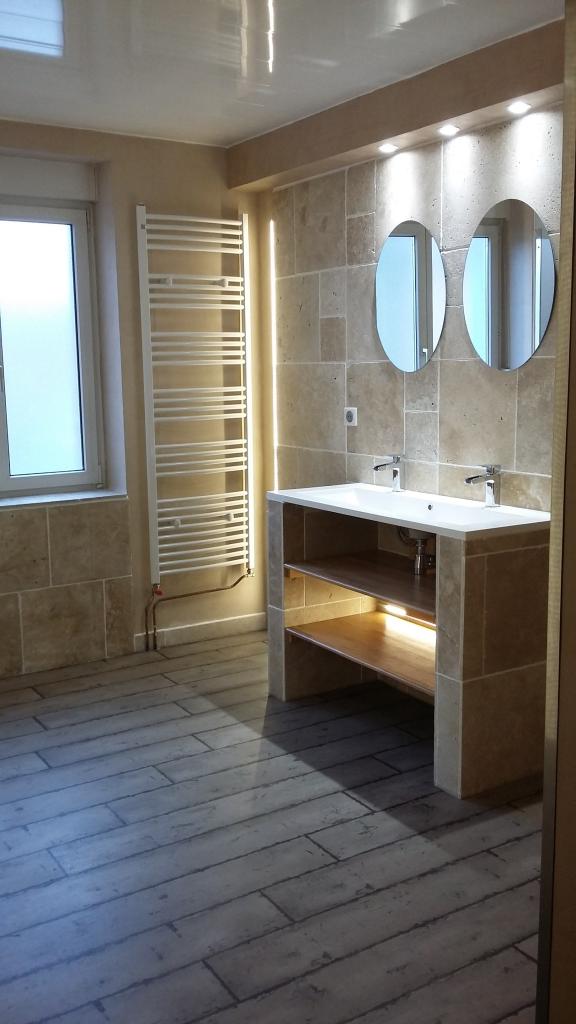 bac lavabo sur habillage  pierre / bois et led design