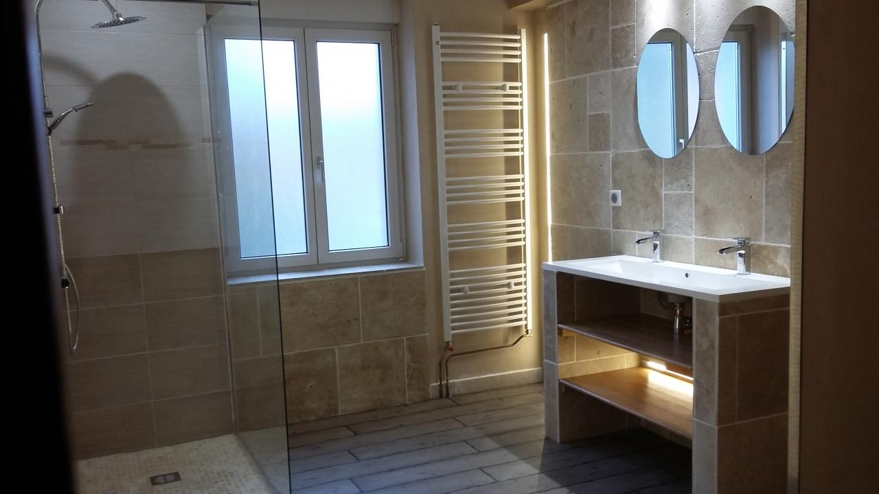 ensemble salle de bain déco pierre naturelle et led design